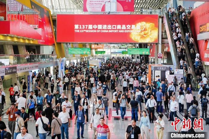Inteligentní výroba QGM svítí na Canton Fair | Akcie QGM umožňují světu vidět sílu čínských cihlových strojů