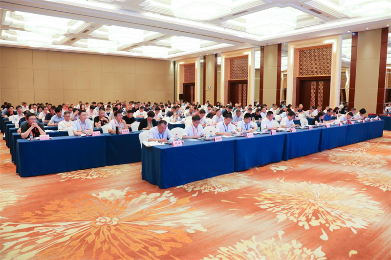 Společnost QGM byla pozvána k účasti na konferenci o standardizaci strojů pro stavební materiály v roce 2025