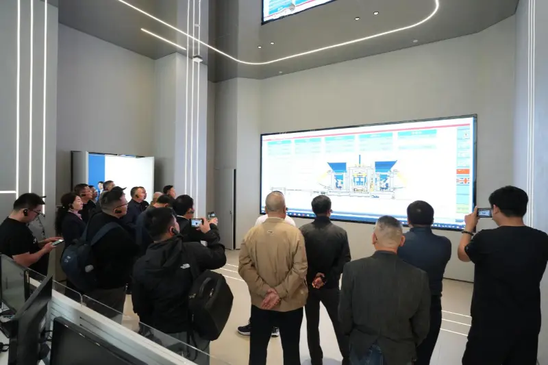 Druhé zasedání stálé rady 8. zasedání Čínské asociace stavebních bloků se konalo v Quanzhou; Quangong Machinery Co., Ltd. přispívá k průmyslové výměně a rozvoji.