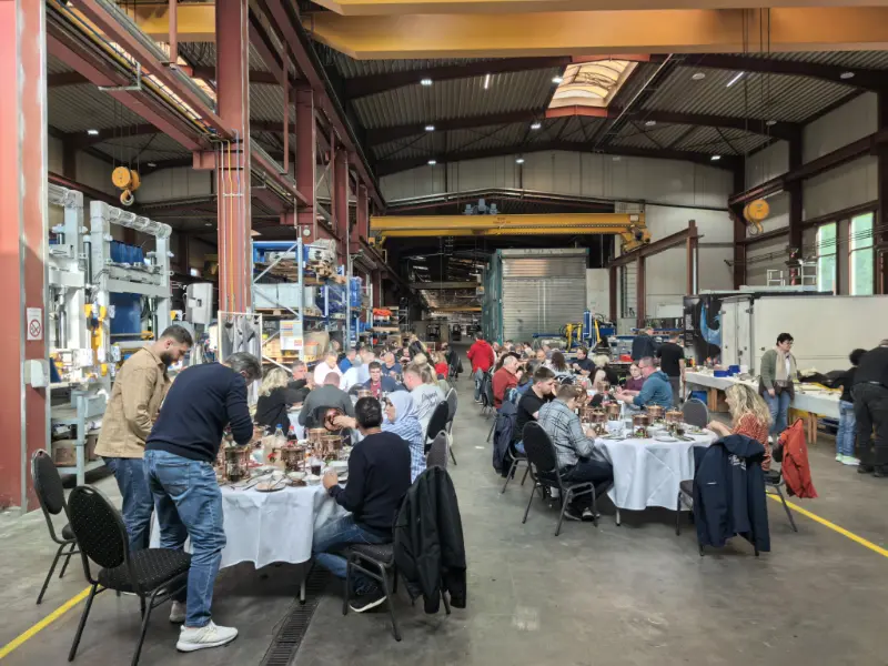 Vůně čínského hot pot se dostává do Německa! Dceřiná společnost Quangong Machinery Co., Ltd. Zenit slaví úspěch projektu.